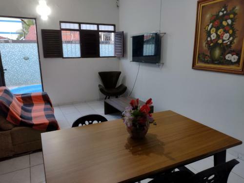 Casa Com Piscina Confort�vel E Perto De Tudo