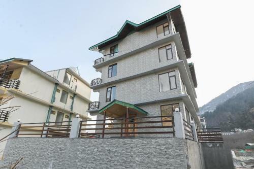 Oyo 61499 Hotel For Season