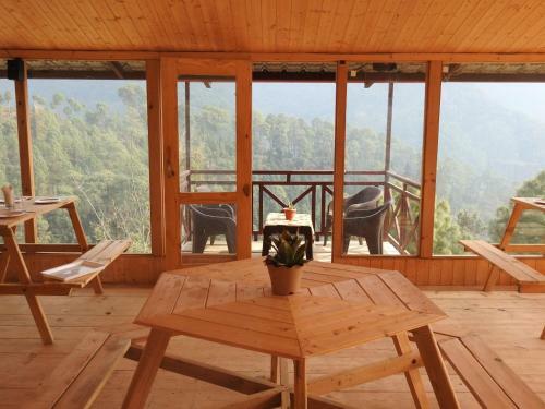 Hotel Sunbird Retreat Resort