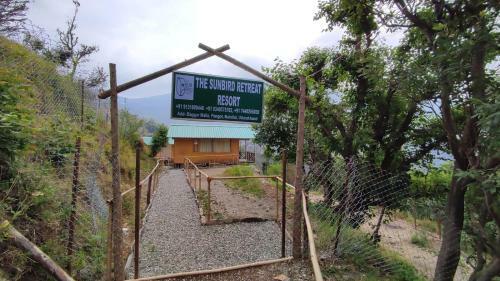 Hotel Sunbird Retreat Resort