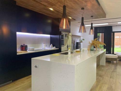 Villa Mckinnon Luxury Moderm Home Three Bedroom