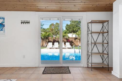 Fully Remodeled Pool Home Less Than 5 Miles To Beach Home