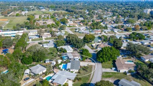 Fully Remodeled Pool Home Less Than 5 Miles To Beach Home