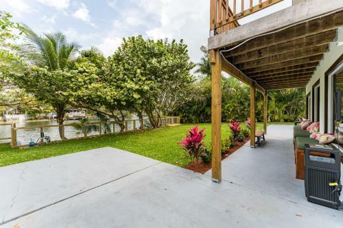 Villa Lake-house Waterfront Lifestyle