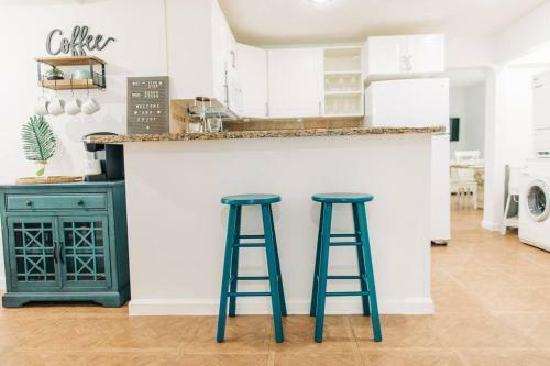 Family Blue Home 6beds&2baths Olas Boulevard