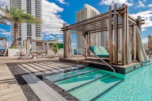 1 Million Dollar Listingoceanfront Balcony 2br2ba