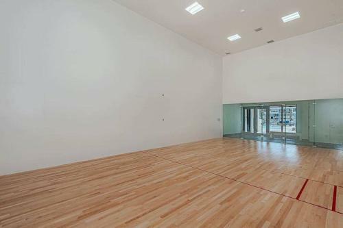 5 Amenities Luxury 1br Front Intercostal View Balcony