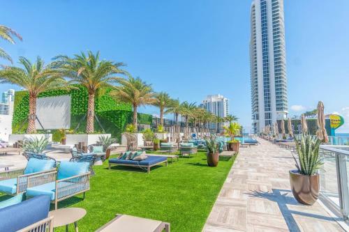 5 Amenities Luxury 3 Br Front Intercostal View