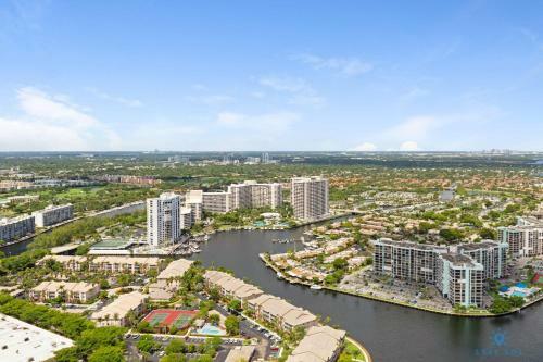 5 Amenities Luxury 3 Br Front Intercostal View