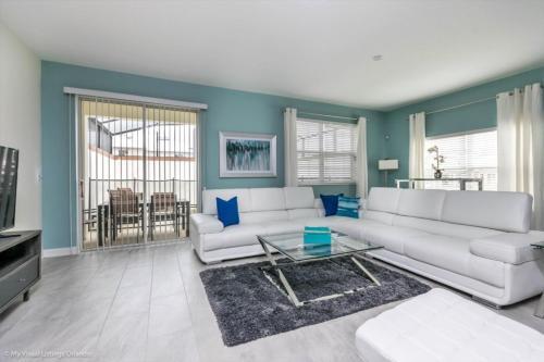 Inviting 5 Bdm Townhome With Private Pool Townhouse