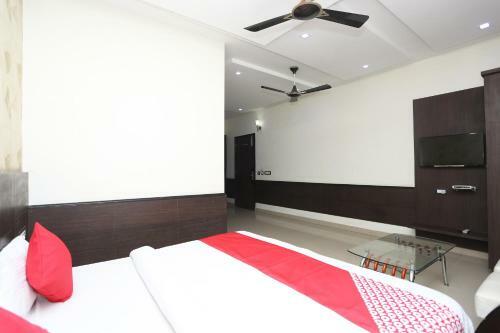 Oyo 29690 Hotel Galaxy