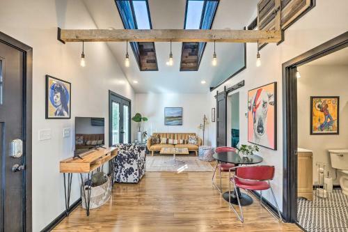 Modern Louisville Apartment With Furnished Deck