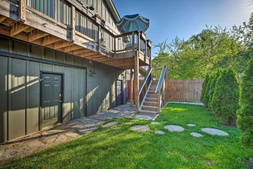 Modern Louisville Apartment With Furnished Deck