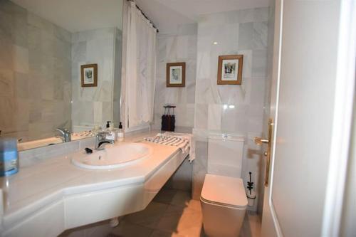 Beatiful Townhouse Los Naranjos De Marbella T003
