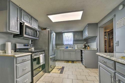 Bay City Home With Deck And Grill - Walk To Beach