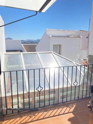 Casa Reformada Con Chimenea Y Terraza