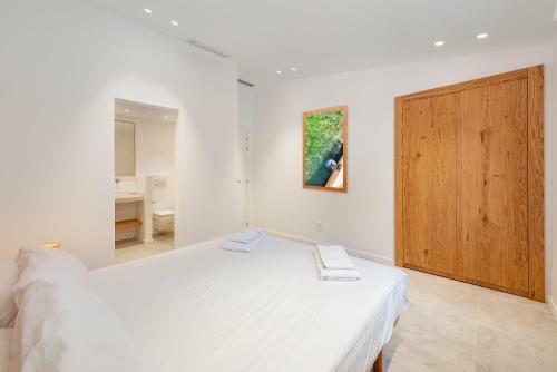 Luxury Mountain Villa With Sea Views For 12 Guests
