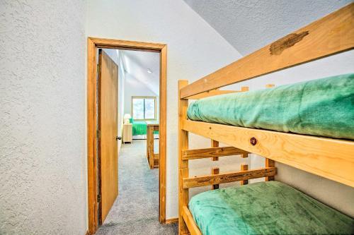 Spacious Home With Hot Tub, Sunroom And Views!