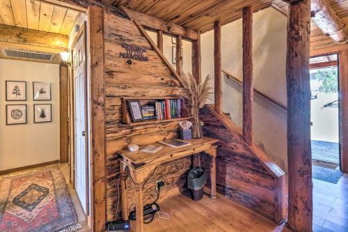 Rustic Ruidoso Cabin With Hot Tub, Deck And Grill