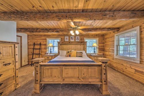 Rustic Ruidoso Cabin With Hot Tub, Deck And Grill