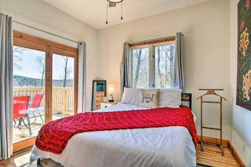 Darling Wheelchair Accessible Gem Pond View!