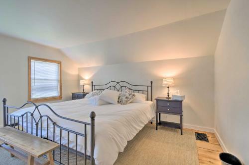 Charming Sodus Point Getaway With Lake Views!