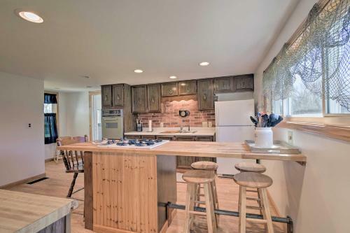 Charming Sodus Point Getaway With Lake Views!