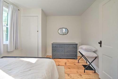 Charming Sodus Point Getaway With Lake Views!