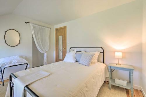 Charming Sodus Point Getaway With Lake Views!