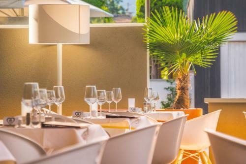 Schlosshof Charme Resort ? Hotel & Camping