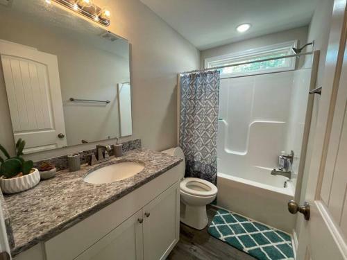 Sleep 10, New Construction Home, Half Mile To Beach, 3 Bd 2 Ba, 6 Beds