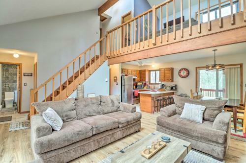 Relaxing Poconos Retreat Indoor Jacuzzi Room