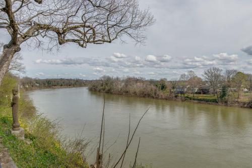 River Cottage On The Cumberland