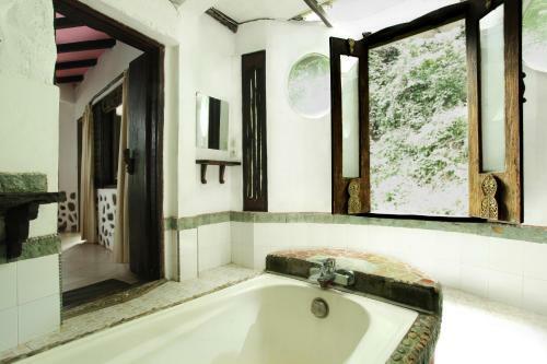 Hotel Jungle Inn