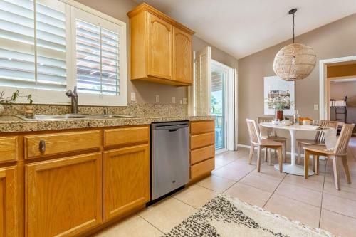 Desert Bloom - Desert Oasis W Dreamy Backyard & Patio