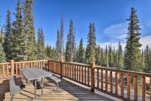 Lazy Moose Cabin With Wraparound Deck And Privacy!