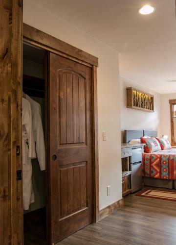 Bed & Breakfast Clear Creek Inn