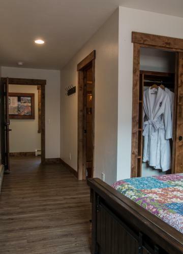 Bed & Breakfast Clear Creek Inn