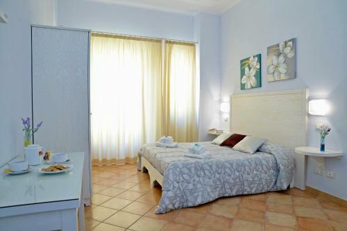 Hostal Badia Rooms & Breakfast