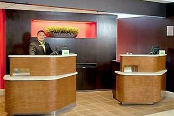 Hotel Courtyard By Marriott Burlington