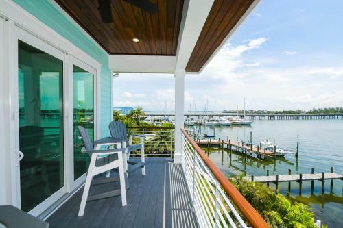 Bayfront Retreat By Ami Locals