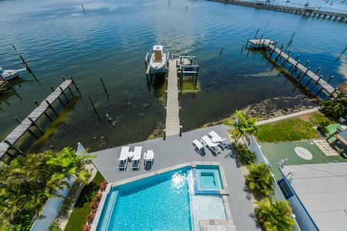 Bayfront Retreat By Ami Locals