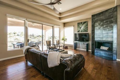 Fabulous 4-bdrm Wbreathtaking Views & Pool