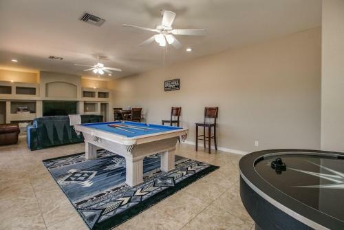 Fabulous 4-bdrm Wbreathtaking Views & Pool