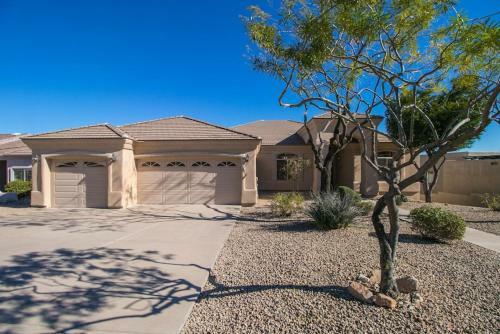 Fabulous 4-bdrm Wbreathtaking Views & Pool