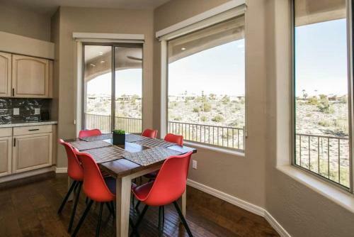 Fabulous 4-bdrm Wbreathtaking Views & Pool