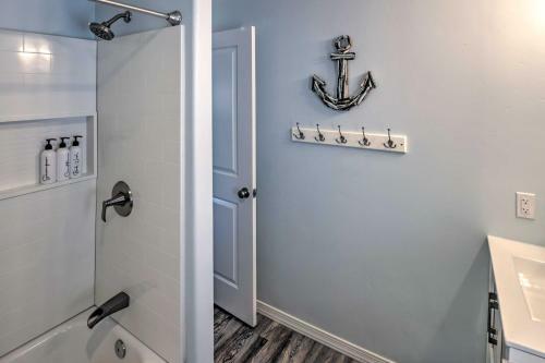 Lakefront Home Walk To Beach And Boat Launch!