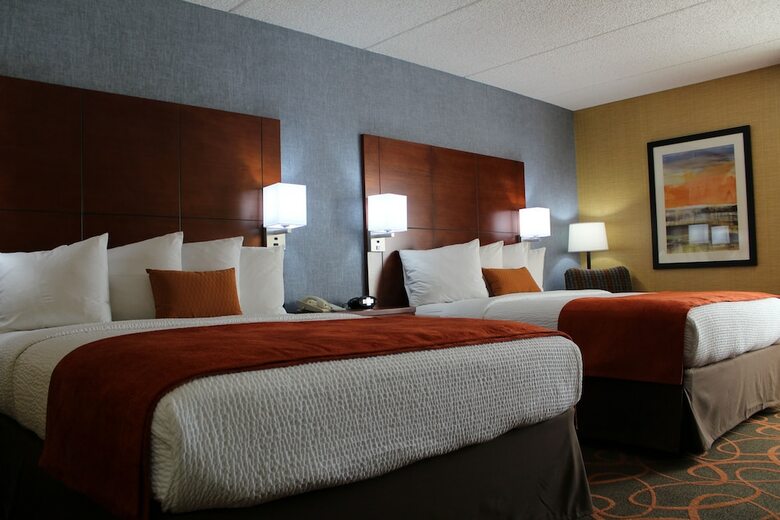 Best Western Plus Fresno Airport Hotel