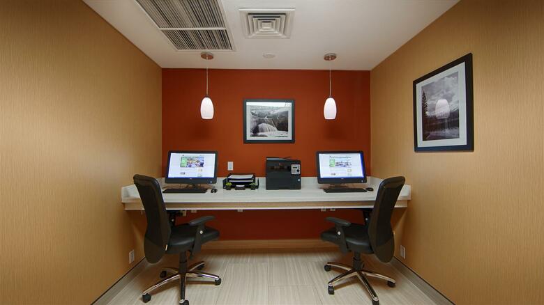 Best Western Plus Fresno Airport Hotel