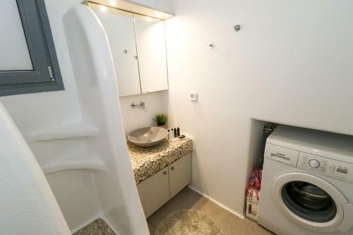 Cycladic Home On The Hill With Beautiful Views!!